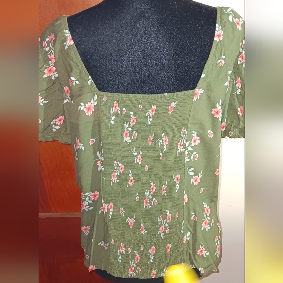 Ladies top - Picture 6 of 6